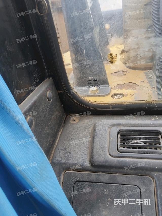 后窗玻璃角标（驾驶室部分）