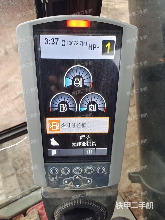 駕駛室整體（整機外觀）