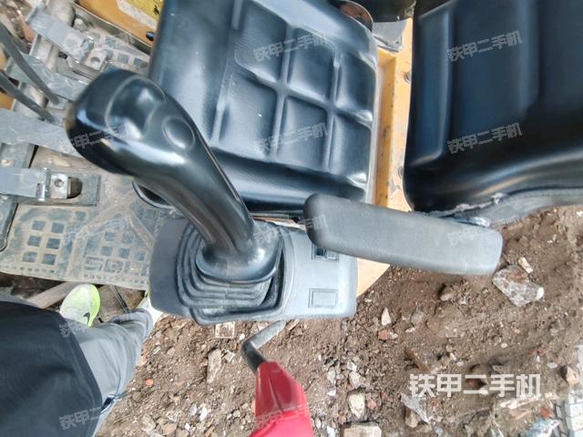 座椅右侧控制台/钥匙门/油门/含右手柄（驾驶室部分）