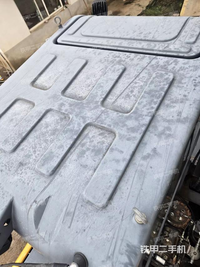 駕駛室頂部（整機(jī)外觀）