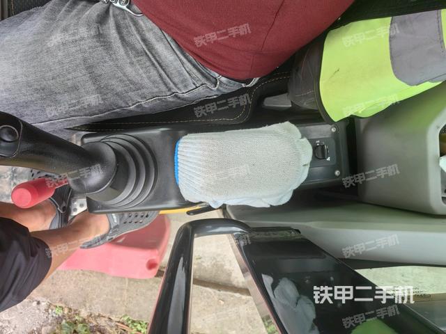 座椅右側(cè)控制臺(tái)/鑰匙門/油門/含右手柄（駕駛室部分）