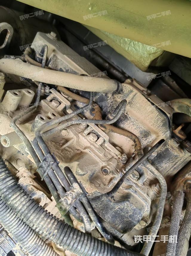 回轉(zhuǎn)馬達(dá)和主控閥（整機(jī)外觀）