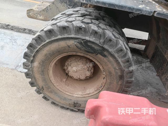 右驅(qū)動(dòng)輪（行走機(jī)構(gòu)）