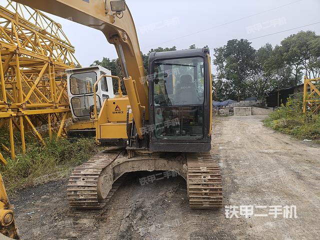 驾驶室顶部（整机外观）