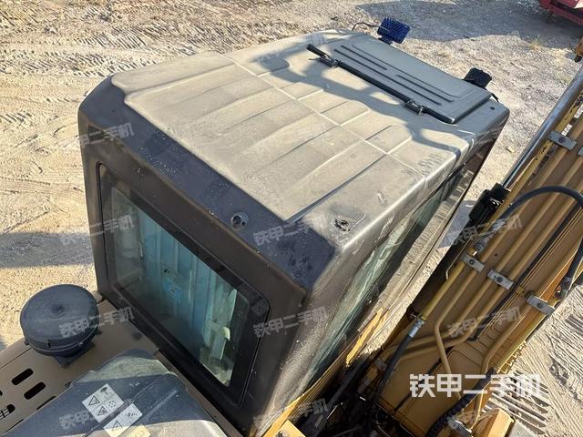 駕駛室頂部（整機外觀）