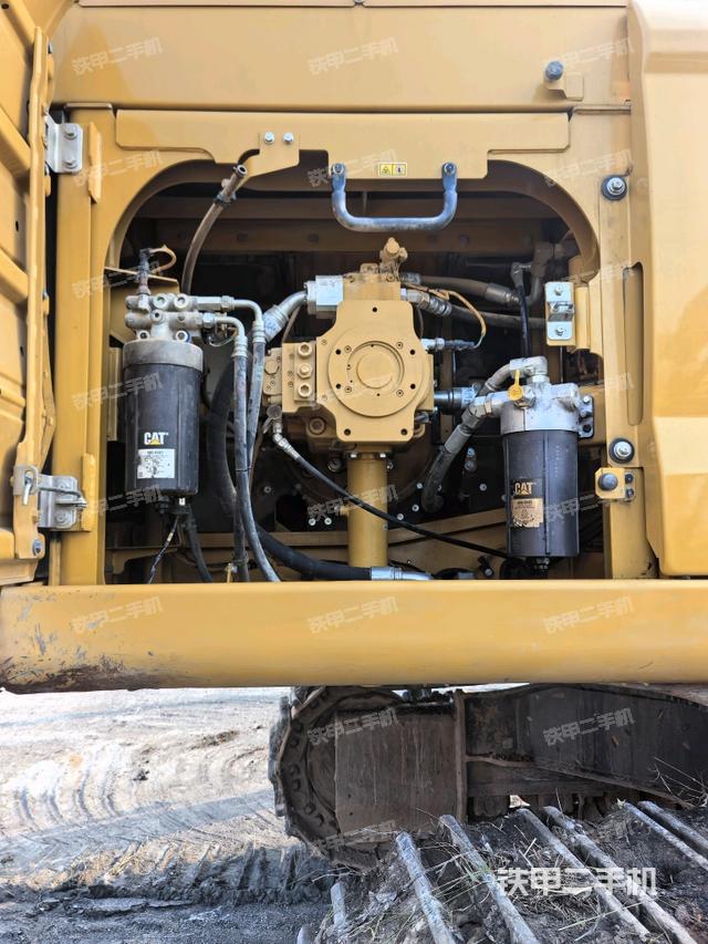 液壓泵艙室正面整體（整機(jī)外觀）