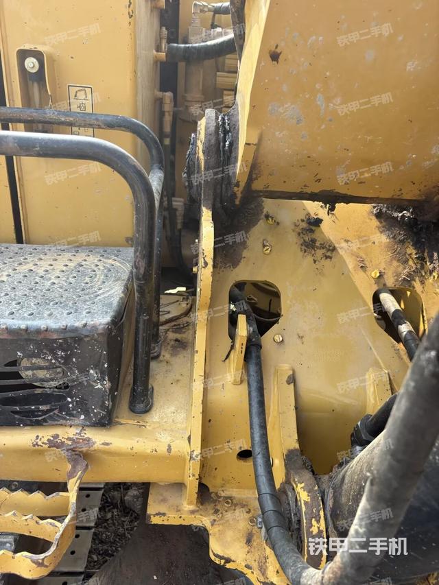 大臂背部俯视（工作和回转装置）