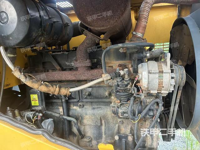 发动机右侧（整机外观及大件）