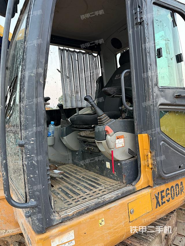 驾驶室整体（整机外观）