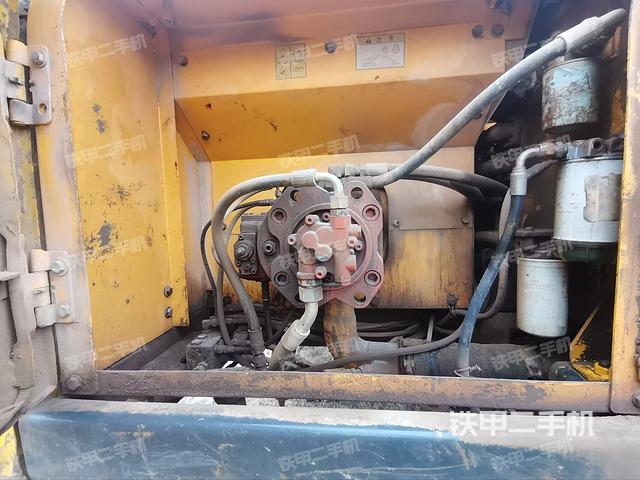 液壓泵艙室正面整體（整機(jī)外觀）