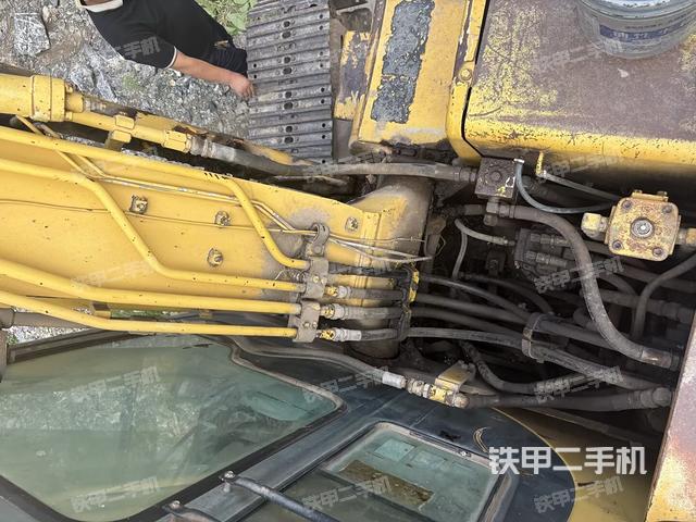 鏟斗右后整體（工作和回轉(zhuǎn)裝置）