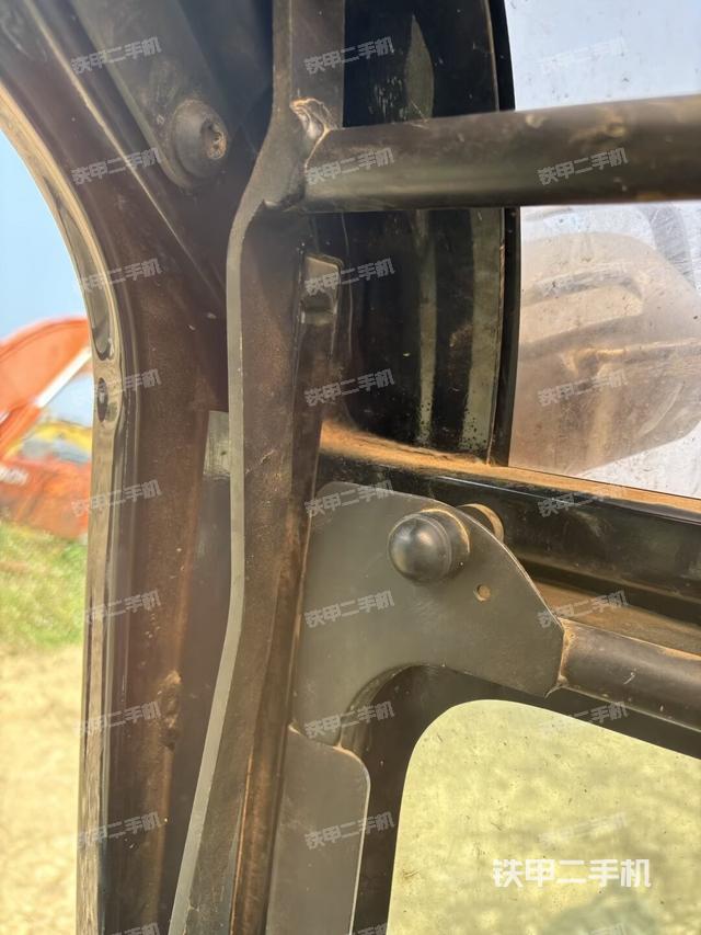 座椅右侧控制台/钥匙门/油门/含右手柄（驾驶室部分）