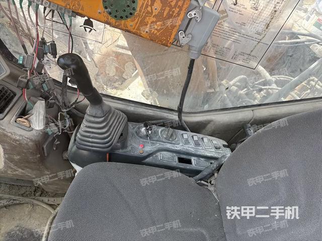 后窗玻璃角标（驾驶室部分）