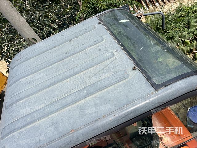 驾驶室顶部（整机外观）