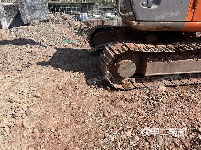 轉(zhuǎn)盤和下車架正前（工作和回轉(zhuǎn)裝置）