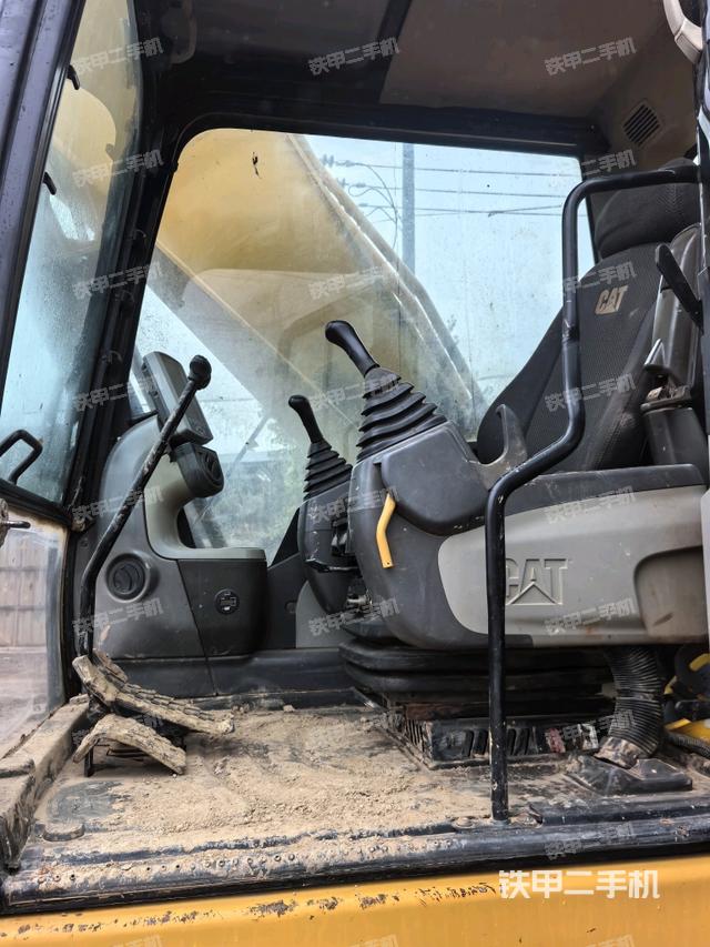 駕駛室整體（整機外觀）