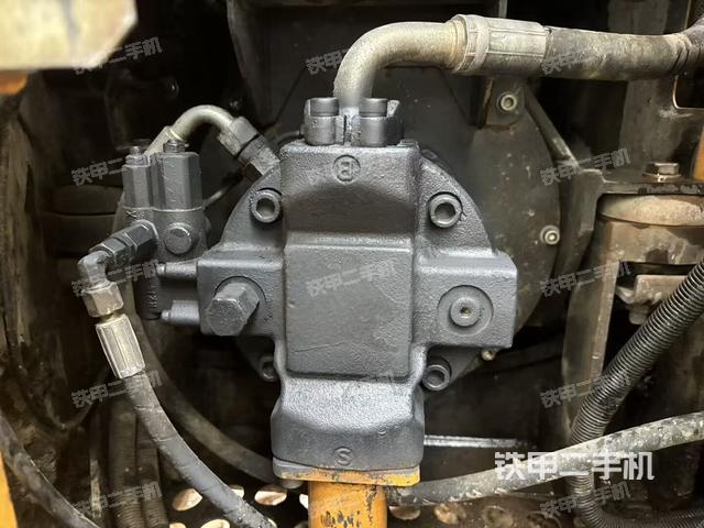 液壓泵艙室正面整體（整機(jī)外觀）