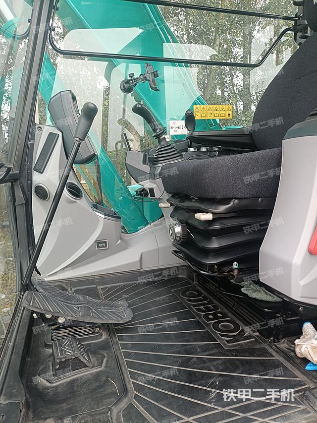 驾驶室整体（整机外观）