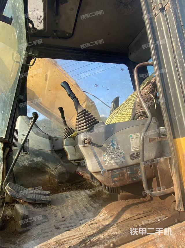 驾驶室整体（整机外观）