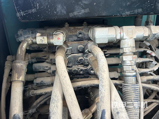 回转马达和主控阀（整机外观）