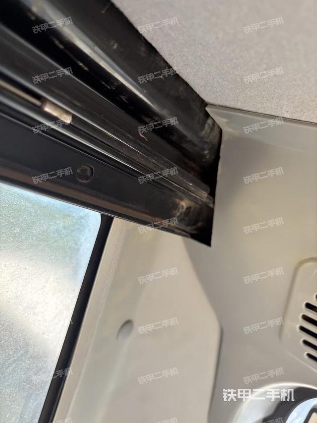 右側(cè)玻璃角標(biāo)（駕駛室部分）