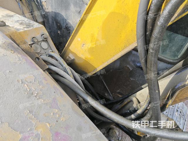 大臂根部?斜（工作和回轉(zhuǎn)裝置）