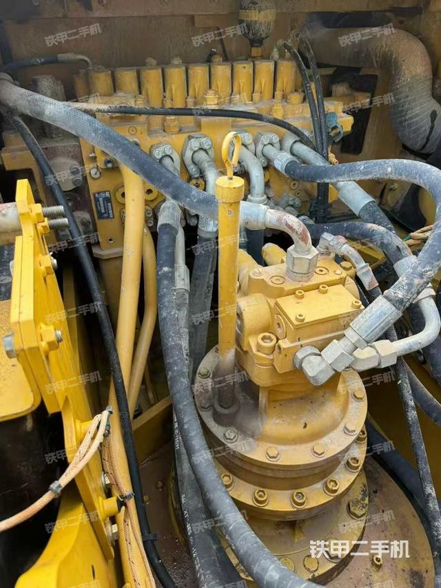 回轉馬達和主控閥（整機外觀）