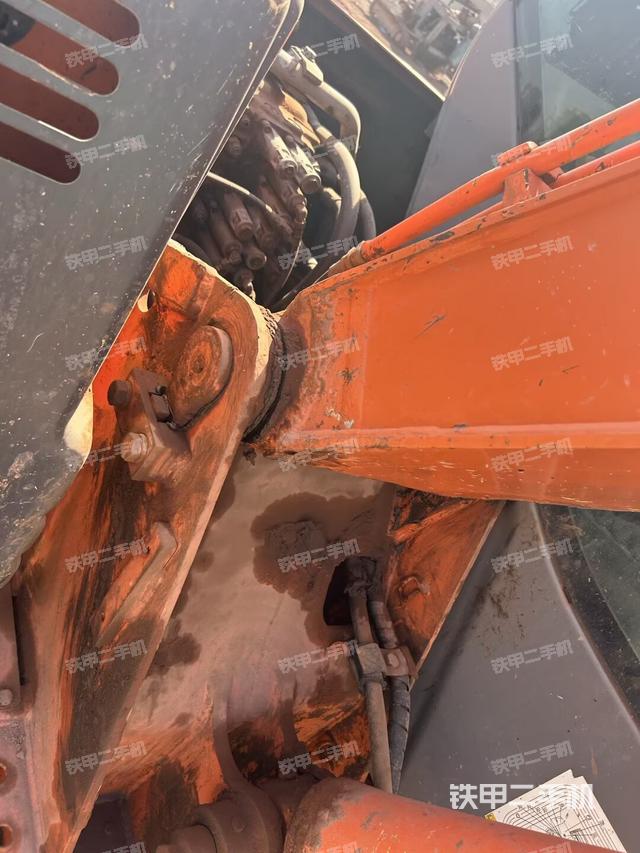 大臂根部?斜（工作和回轉(zhuǎn)裝置）