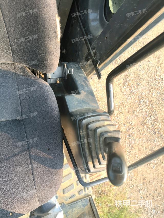 座椅左侧控制台/音响/含左手柄（驾驶室部分）