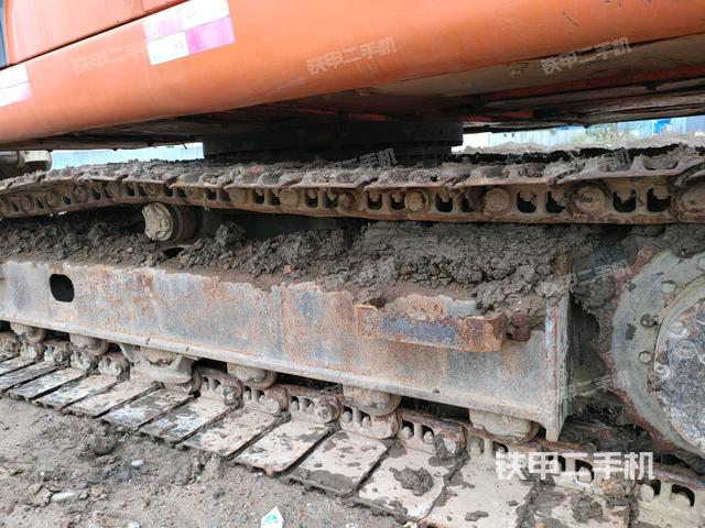 單側(cè)履帶整體（整機(jī)外觀）