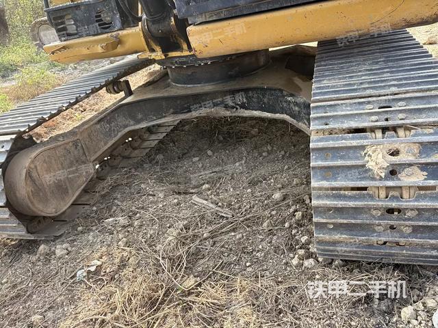 转盘和下车架正前（工作和回转装置）