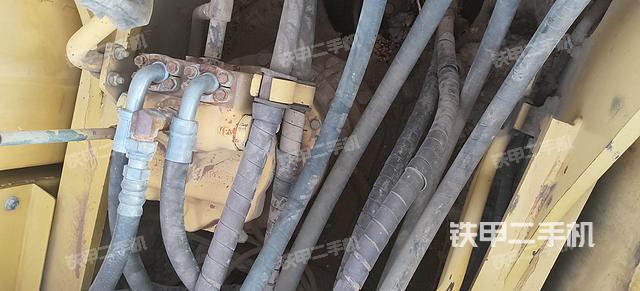 回转马达和主控阀（整机外观）