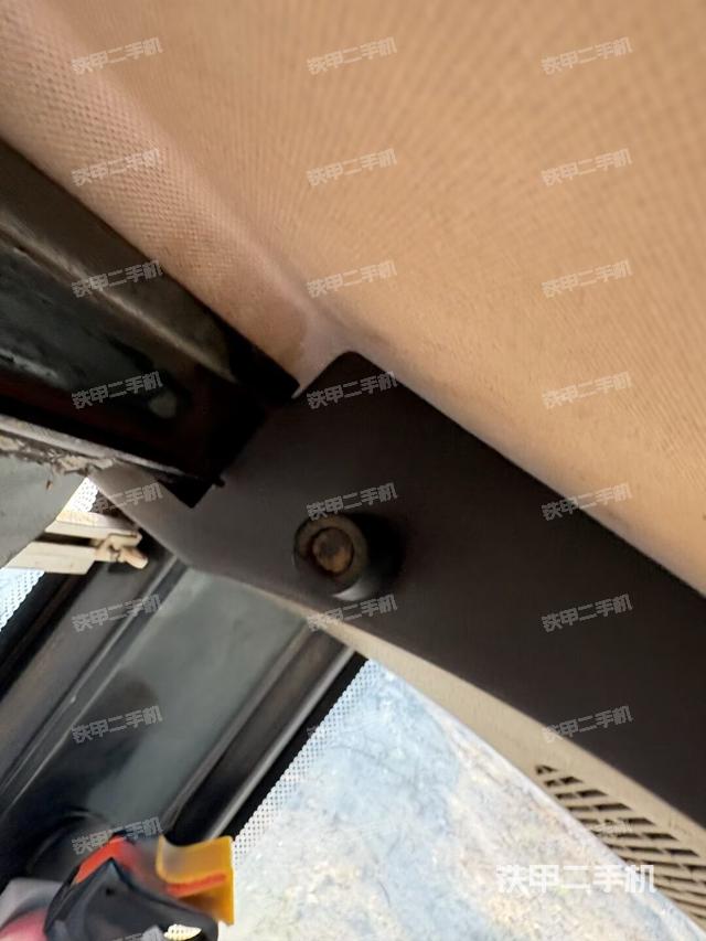 座椅右侧控制台/钥匙门/油门/含右手柄（驾驶室部分）