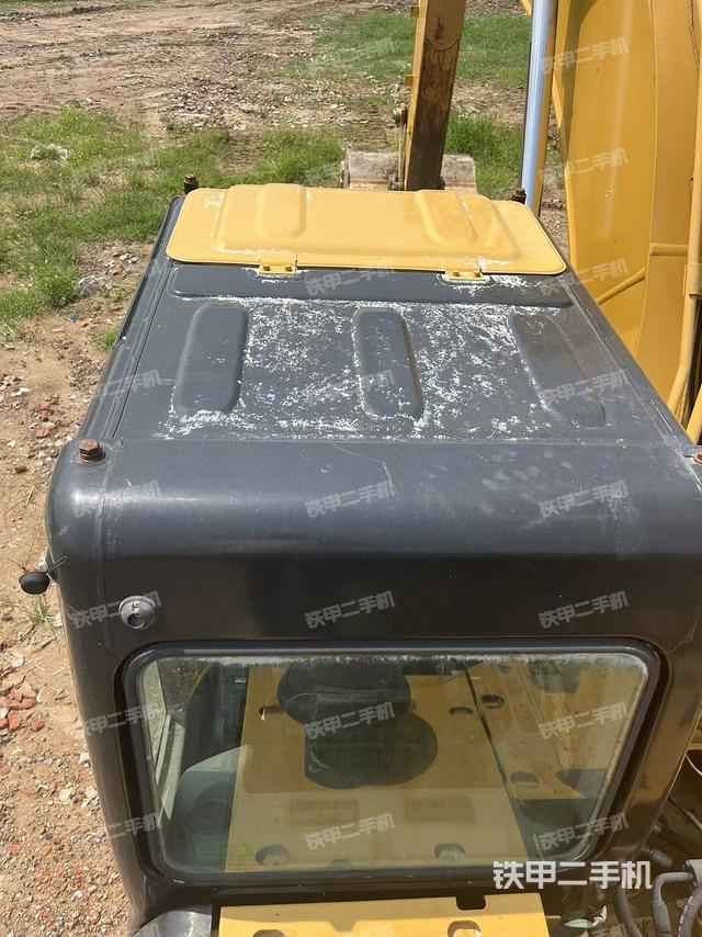 驾驶室顶部（整机外观）