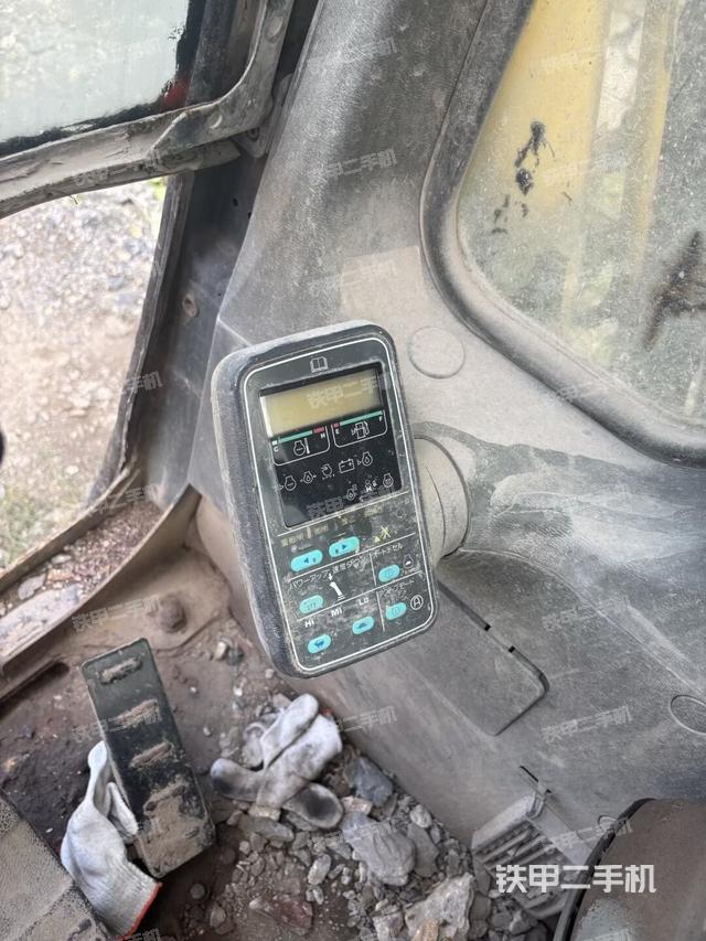 座椅右側(cè)控制臺(tái)/鑰匙門(mén)/油門(mén)/含右手柄（駕駛室部分）