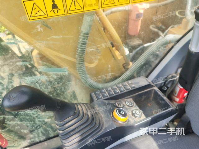 座椅右侧控制台/钥匙门/油门/含右手柄（驾驶室部分）