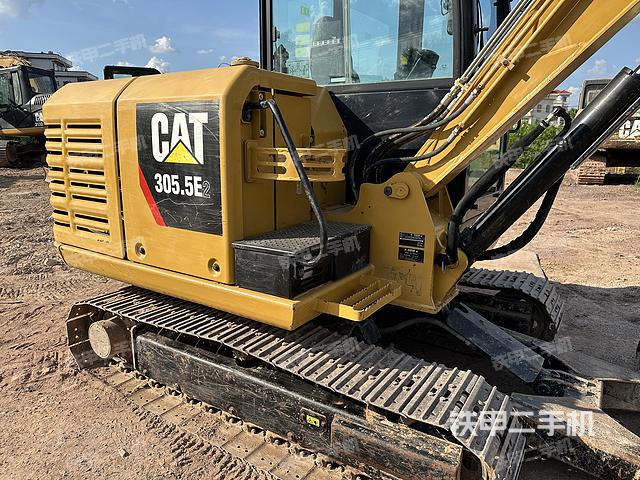 驾驶室顶部（整机外观）