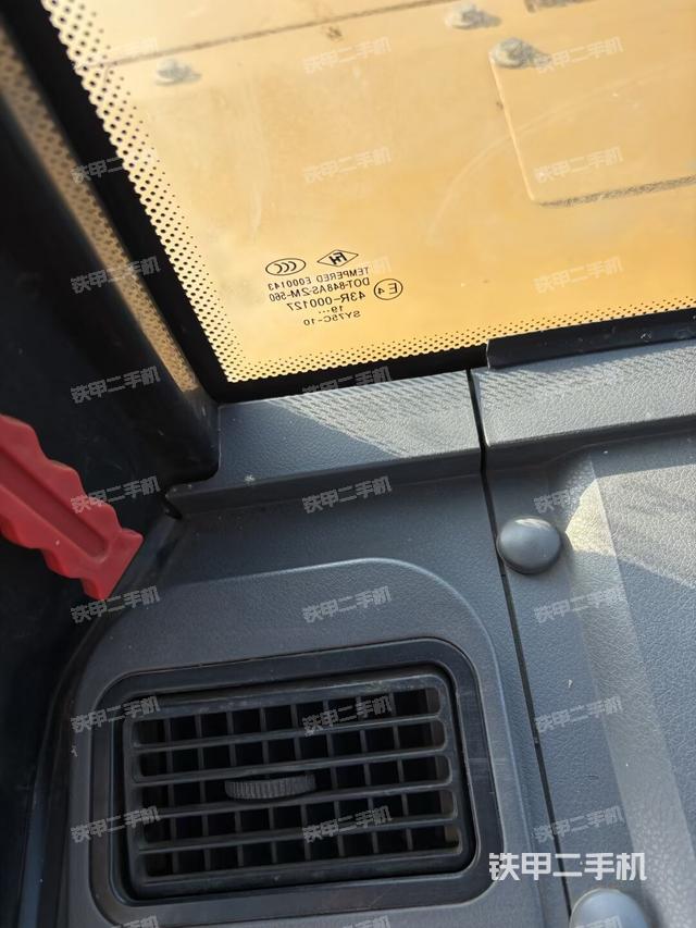 座椅左侧控制台/音响/含左手柄（驾驶室部分）