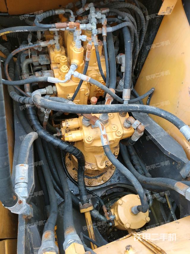 回轉(zhuǎn)馬達(dá)和主控閥（整機(jī)外觀）