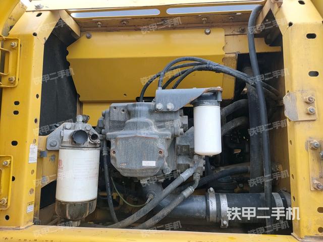 液壓泵艙室正面整體（整機(jī)外觀）