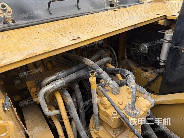 回轉(zhuǎn)馬達和主控閥（整機外觀）