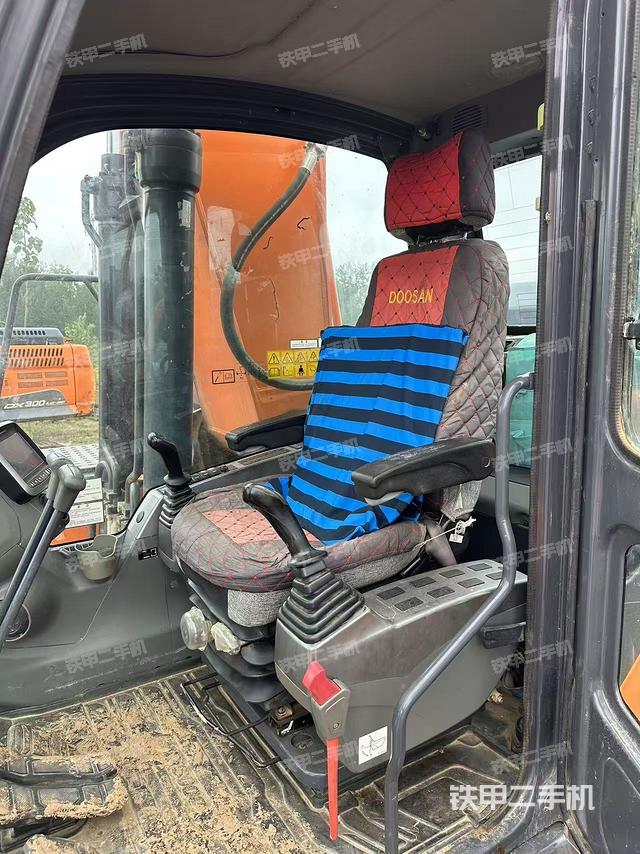 驾驶室顶部（整机外观）