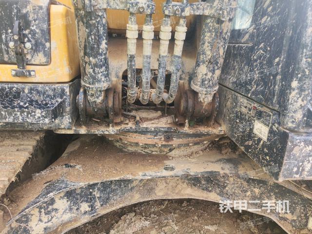 铲斗右后整体（工作和回转装置）