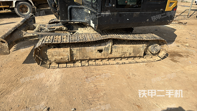 單側(cè)履帶整體(整機外觀) 單側(cè)履帶整體(整機外觀)