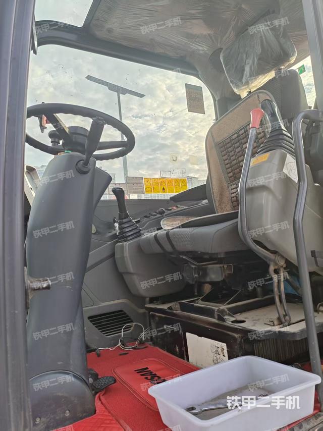 驾驶室整体（整机外观）