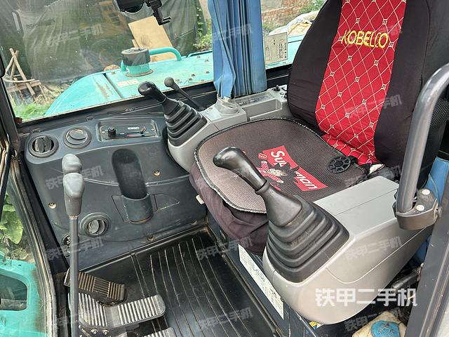 驾驶室整体（整机外观）