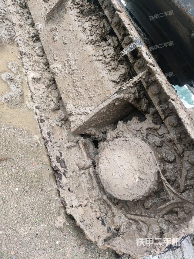 单侧履带整体(整机外观) 单侧履带整体(整机外观)