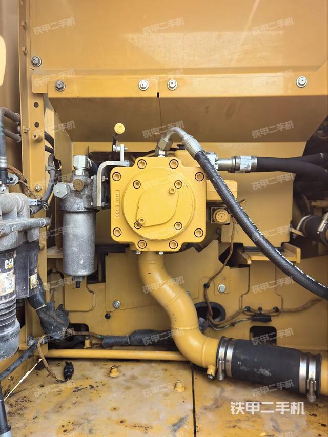 液壓泵艙室正面整體（整機(jī)外觀）