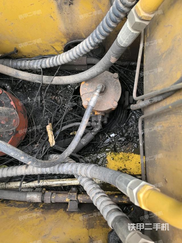 中央回转接头特写（上车部件）