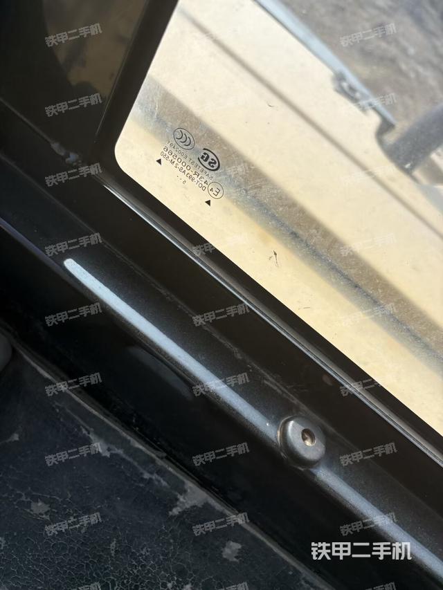 后窗玻璃角标（驾驶室部分）